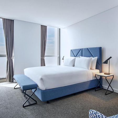 Meriton Suites Liverpool Extérieur photo A bedroom at the hotel