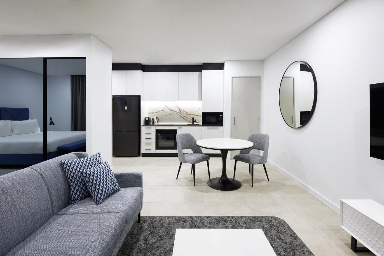Meriton Suites Liverpool Extérieur photo A typical apartment at The Standard