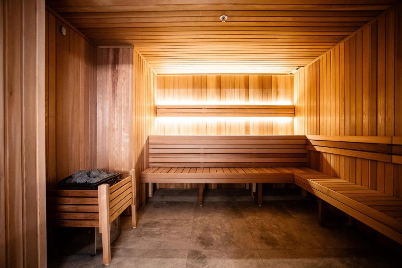 Meriton Suites Liverpool Extérieur photo A Finnish sauna