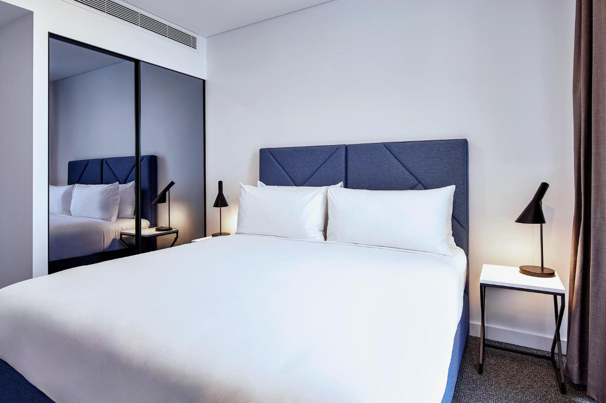 Meriton Suites Liverpool Extérieur photo Bedroom