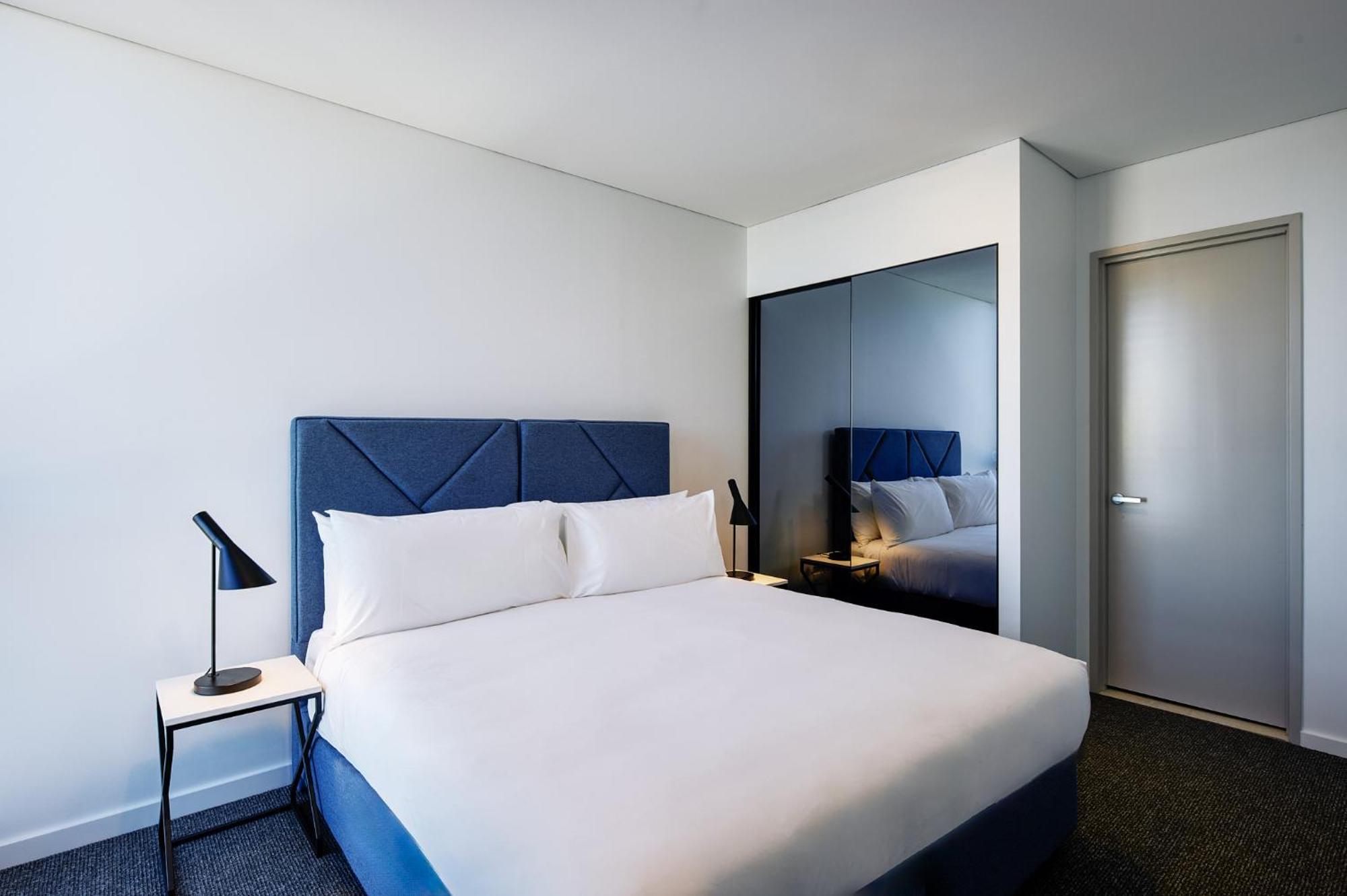 Meriton Suites Liverpool Extérieur photo Bedroom
