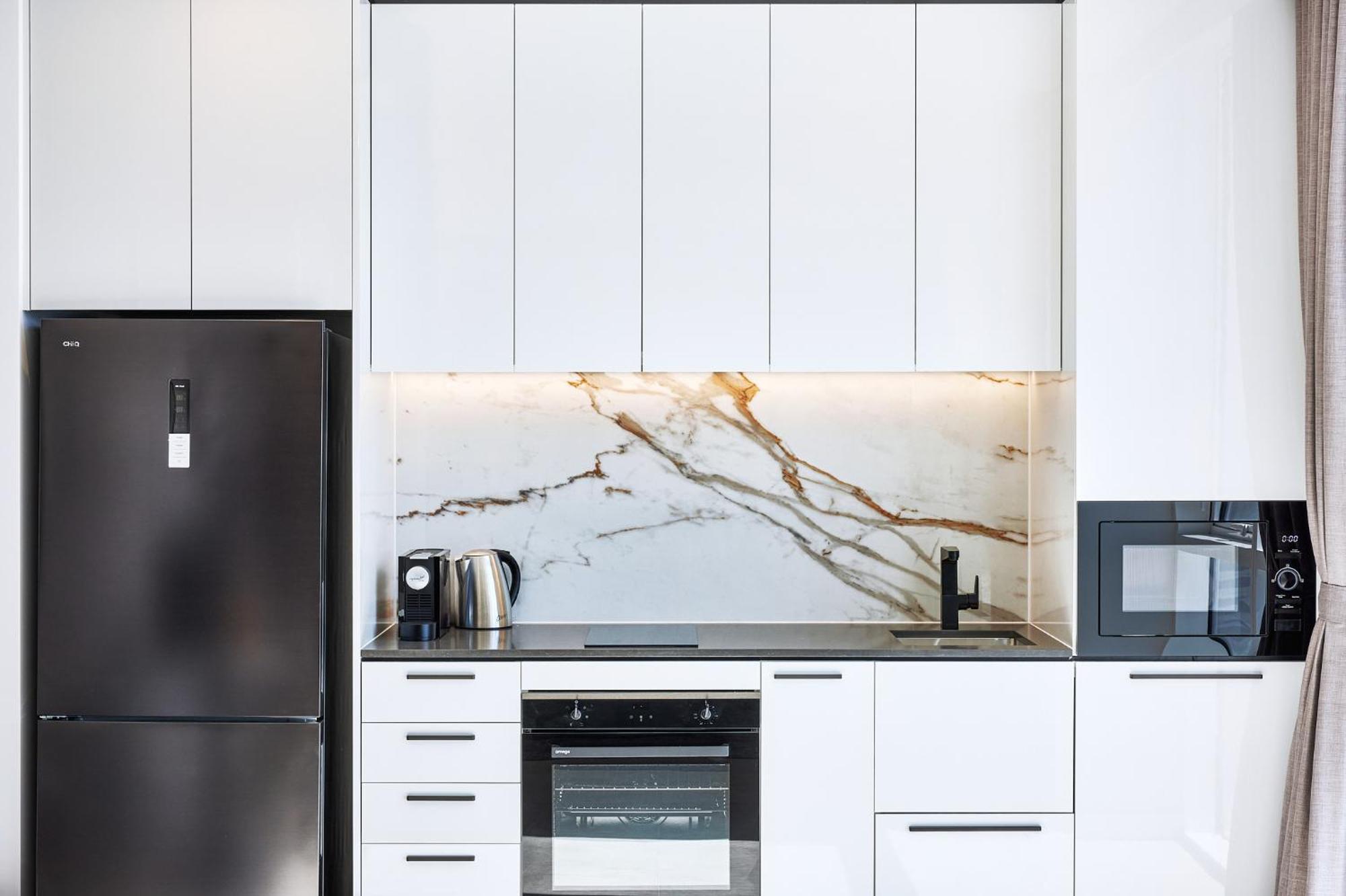 Meriton Suites Liverpool Extérieur photo A modern kitchen
