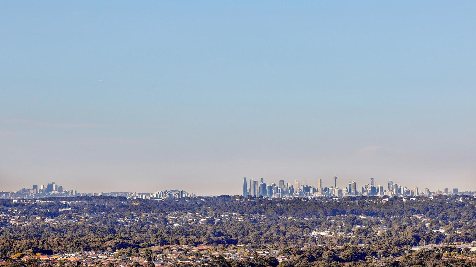 Meriton Suites Liverpool Extérieur photo Brisbane CBD from the west