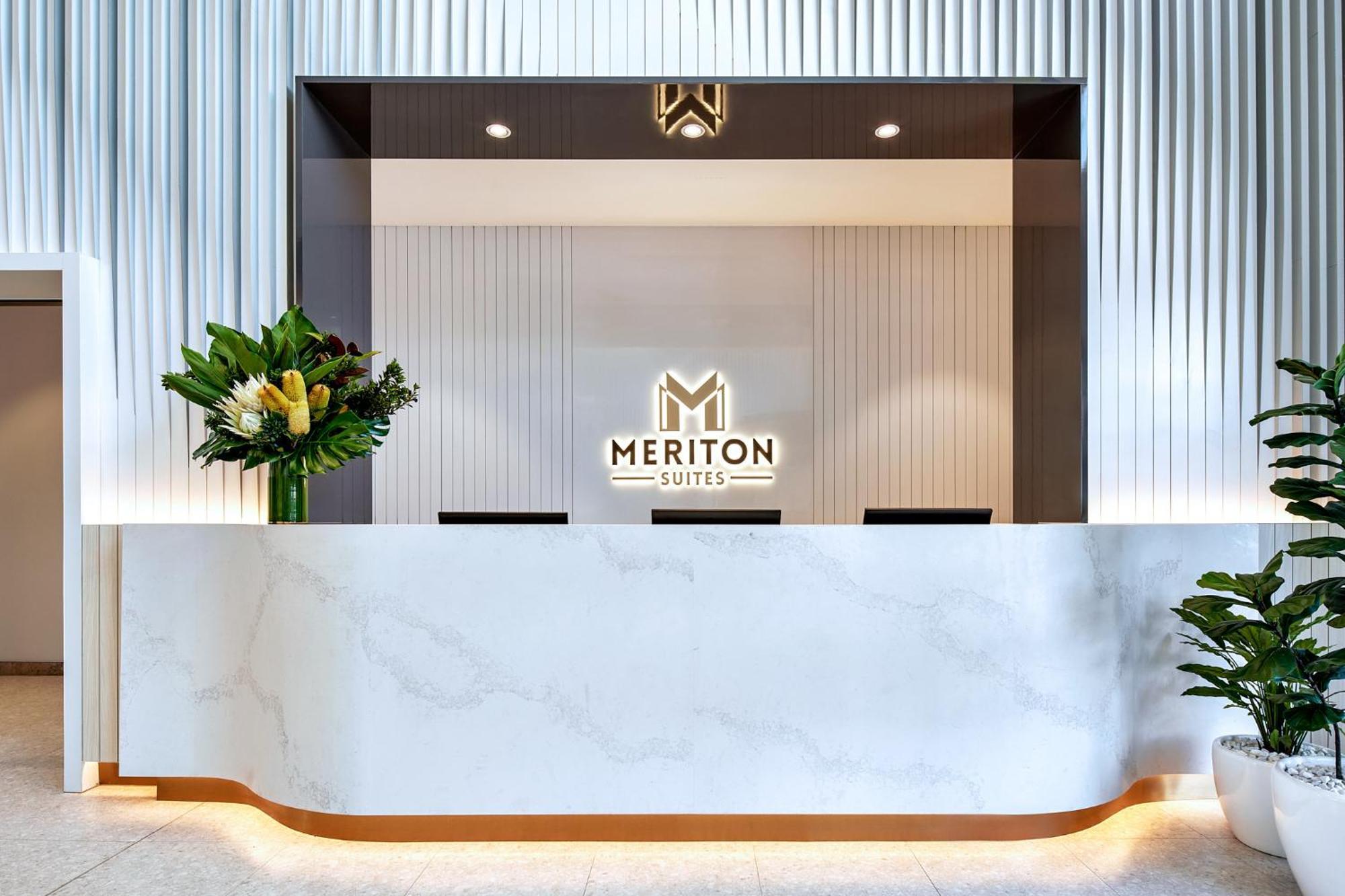 Meriton Suites Liverpool Extérieur photo Meriton Hotel