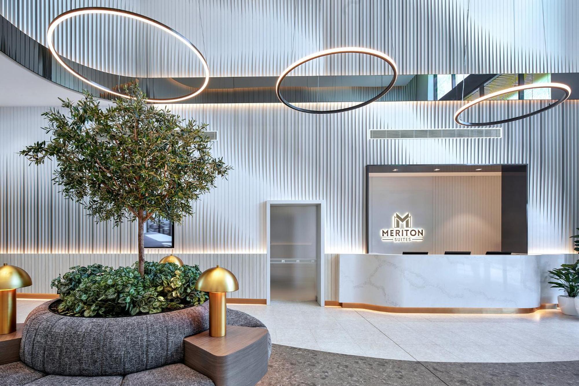 Meriton Suites Liverpool Extérieur photo The lobby of the hotel