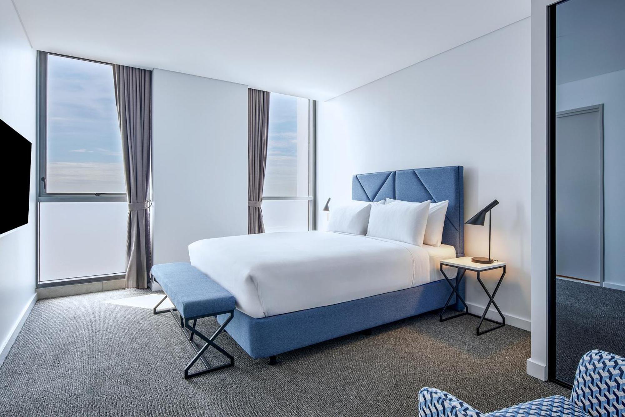 Meriton Suites Liverpool Extérieur photo A bedroom at the hotel