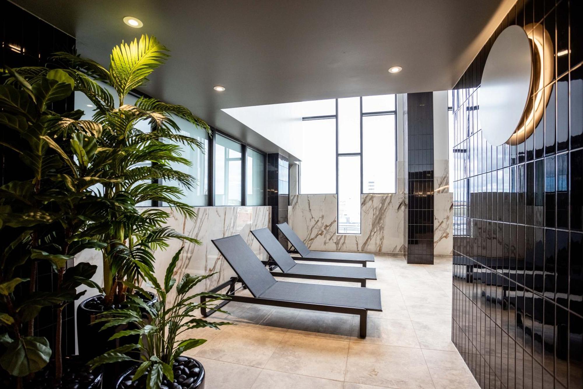 Meriton Suites Liverpool Extérieur photo The spa at The Standard London