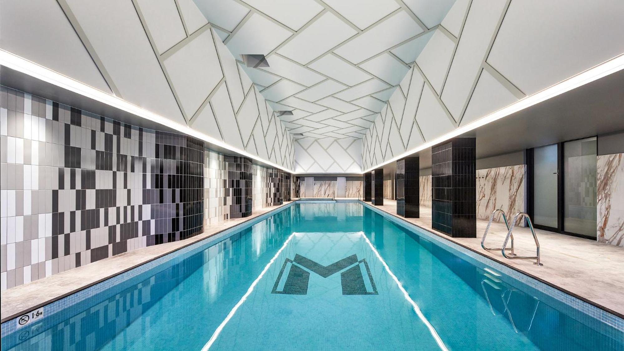 Meriton Suites Liverpool Extérieur photo The pool at M on Mary
